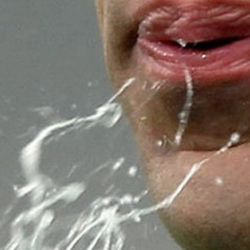 Ибадат Шакиева: "Ак кардын бетинде тоңуп жаткан какырык менен түкүрүктүн түрлөрү көңүлдү чөгөрөт"