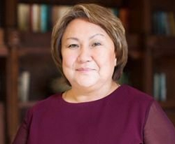 Токтайым Үмөталиева: "Эл түкүрүк менен алек болгондо мамлекетти оодарып жаткан беренелер көрүнбөй калды"