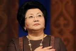 Роза Отунбаева: мурдагы акыйкатсыз чечимдерди азыркы президент өзүнө жүктөбөшү керек