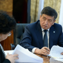 Президент Сооронбай Жээнбеков КР финансы министри Бактыгүл Жээнбаеваны кабыл алды