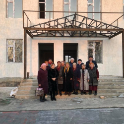 ЖКнын депутаты Махабат Мавлянова Ноокат районунун бир нече айылдарынын тургундары менен жолугуп, бата алды