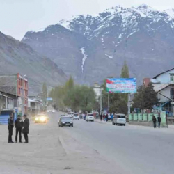 Хорогдогу ок атышууда күч түзүм өкүлдөрү пневматикалык курал колдонушкан