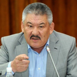 Азимбек Бекназаров: "Конституциялык кеңешме түзүлсүн анын башчылыгына азыркы президент болсун"