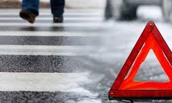 Маршруттун айдоочусу жөө жүргүнчү өтүүчү жерден адамды коюп кетти