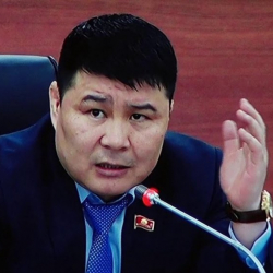 Тазабек Икрамов, депутат: "Мигранттардын кыргыз тилин билүүсүн талап кылуу керек"