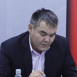 Улан Жумаков: "...өзүңүзгө Кытай кайсыл жерде сиздин укугуңузга шек келтиргени боюнча суроо бериңиз"