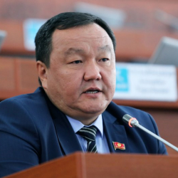 Айтмамат Назаров, депутат: "Мен 10-11-класстарда начар окугандар кесиптик билимге ээ болсо деген тилектемин"