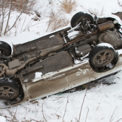 Жол тандабас жардан кулап, айдоочу каза болду