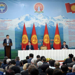 Көзүм көрбөсө…бөрү жесин...Корголдоев дегениң «кокуй» эме турбайбы?