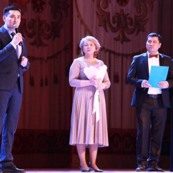 Жаныбек Абиров рактан жабыркагандарга акчалай жардам көрсөттү