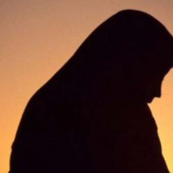 БОЛГОН ОКУЯ: Аялдардын тозогун көрүп келген кемпир