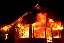 Бишкекте үй-бүлөлүк маселелерден аял өзү менен бирге эки баласын өрттөп салган