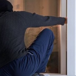 Коомдук автотранспортто жана жеке турак-жайларда уурулар күч алды