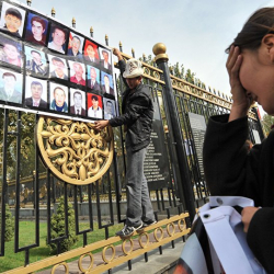 Апрель көтөрүлүшүнө Атамбаев күнөөлүбү?