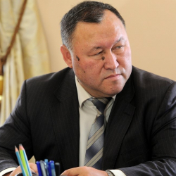 220 миң сом айлык алган Шамкеев кимдин эркеси?