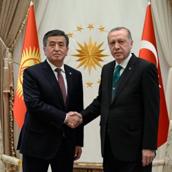 Сооронбай Жээнбеков Түркия Президенти Режеп Тайип Эрдоганды туулган күнү менен куттуктады