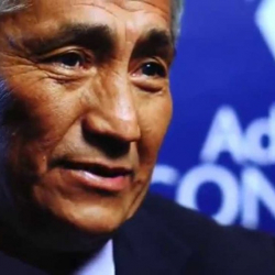 Сагынбек Абдрахманов, КСДП мүчөсү: “Атамбаев КСДПны кыргыздын калпагын итке кийгизген Карамушкинага өткөрүп береби?”