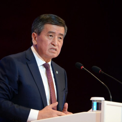 Сооронбай Жээнбеков:  Аймактарды өнүктүрүүдөгү негизги приоритет —  санариптештирүү саясатын жайылтуу