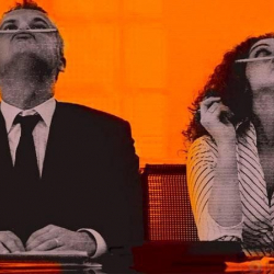 Шакмардуулар төрдө, акылдуулар босогодо