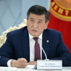 Сооронбай Жээнбеков: “Аймактын эли борборго арыз жазып жатат, ал жактагы жетекчилер эмне иш кыласыңар?”