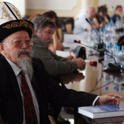 Топчубек Тургуналиев: "Атамбаев Талас элин кемсинткен сөзү үчүн жооп бериш керек"