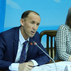 Абдывахап Нурбаев: «Абанын булганышынан улам чыккан кесепеттер олуттуу көйгөйгө айланды, бул багытта шашылыш чараларды көрүү милдети турат»