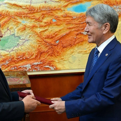 Иса Өмүркуловдун Атамбаевге "нерви" кашайды