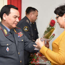 Сүрөт - ИИМдин башчысы Кашкар Джунушалиев ИИМдин кызматкер айымдарын 8-март майрамы менен куттуктап жылуу сөздөрүн арнады