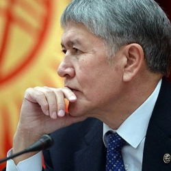 Атамбаев ушак айткандыгы үчүн жооп бере баштады, мамлекетти талаптоноп, уурдагандары үчүн качан жооп берет?