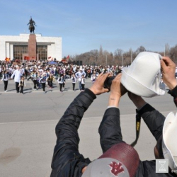 Жеңил пиар, жеңил баа болгон “Эмаком”