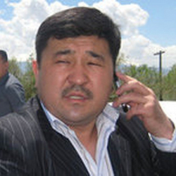 Кубанычбек Кадыров: "Кулматов Кытайдан самолёт менен келген кымбат баалуу уюлдук телефондорду ташыган"
