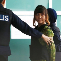 Ким Чен Ындын тууганын ууландыруу боюнча шектүү аял абактан чыкты