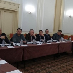 Абактан чыккан саясатчылар Атамбаевдин саясатын сынга алышты