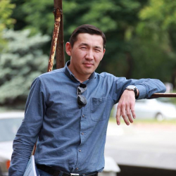 Тимур Саралаев, активист: “Феминисттик уюмдар, кызтекелер колтойгон шаардын милийсасын, чекистин, мэриянын бириктирип эшекти миндирип койду”