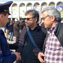 Туристическая милиция ГУВД г.Бишкек оказывает помощь в получении информации иностранным гостям на праздновании Нооруза