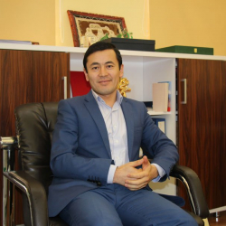 Нуржигит Кадырбекөв молдолугун таштап, ырчылык, тамадалык өнөрүн улантып кетеби?