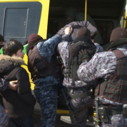 Астанада Нурсултан деген аталышка каршы чыккандар кармалды