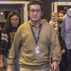 Темир Бирназаров, режиссёр: “Атамбаев өзү эч нерсени өзгөртө албаса да, анын оппозицияга келиши, азыркы бийликти, активдүү аракеттерге түртөт”