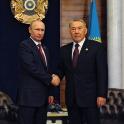 Назарбаевдин тандаган жолу Путинге абдан жакты дейби?