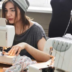 Бакытка туш болгон тигүүчү кыз