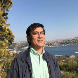 Эдил Байсалов, коомдук ишмер: “Атамбаев Жээнбеков анын колундагы куурчак болбой койгонуна ич күптү кылып, жер тепкилеп атат”