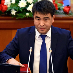 Жанар Акаев чоң оюнду баштады