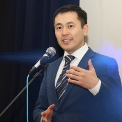 "Молдочулуктан" Маданият тармагына өткөн Нуржигит Кадырбеков кино тартып баштады