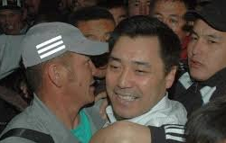 Текебаев менен Жапаровдун тарапташтары митингге бирге чыгышат