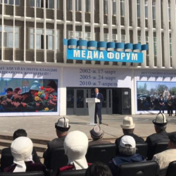 Саясий куугунтук менен гана алектенген Атамбаев "камап жатат" деп сүйлөбөй эле койсо!  Кимдин убагында куугунтук күчөдү?-Тизме