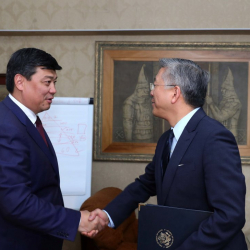 Бакыт Төрөбаев АКШнын элчиси Дональд Лу менен жолугушту