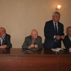 Сүрөт - ИИМ: ИИМдин Борбордук аппаратынын бөлүмдөрүнүн жана Бишкек ШИИББдин Ардагерлер кеңештеринин төрагалары менен Криминалдык милиция кызматынын өздүк курамынын жолугушуулары өттү