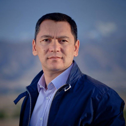 ВИДЕО - Өмүрбек Бабанов Кыргызстанга келбей калганы тууралуу билдирүү жасады