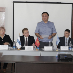 Сүрөт - Бишкек шаарында жашы жете элек өспүрүмдөр менен иштөө тескөөчүлөрү менен милициянын аймактык ыйгарым укуктуу өкүлдөрүнө окуу семинары өттү