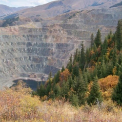 МАМЛЕКЕТТЕГИ ЧЫККЫНЧЫЛЫК: Куттуу-Сайда 22 миллиард доллардык байлык жатат...